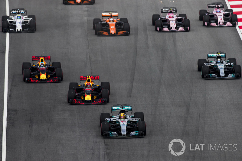Lewis Hamilton, Mercedes AMG F1 W08, Max Verstappen, Red Bull Racing RB13, Daniel Ricciardo, Red Bull Racing RB13, Valtteri Bottas, Mercedes AMG F1 W08, Stoffel Vandoorne, McLaren MCL32, Sergio Perez, Sahara Force India F1 VJM10, at the start