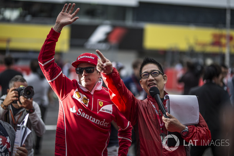 Kimi Raikkonen, Ferrari waves