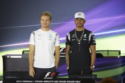 Нико Росберг, Mercedes AMG F1, и Льюис Хэмилтон, Mercedes AMG F1