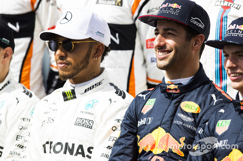 Lewis Hamilton, Mercedes AMG, Daniel Ricciardo, Red Bull Racing y Max Verstappen, Red Bull