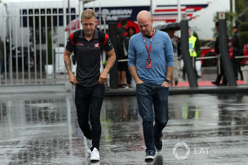 Кевін Магнуссен, Haas F1 Team, зі своїм батьком Яном Мангуссеном