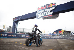 Pre-race show