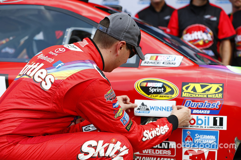 Ganador de la pole Kyle Busch, Joe Gibbs Racing Toyota