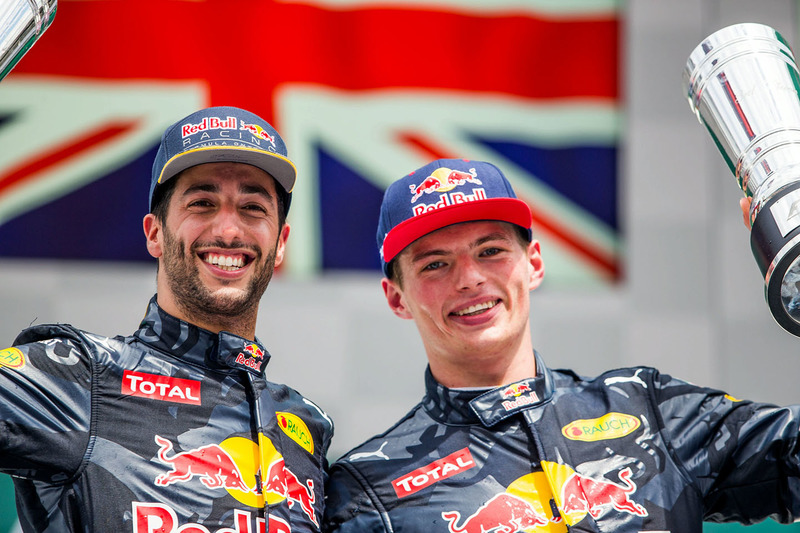 Podio: segunda posición Daniel Ricciardo, Red Bull Racing, tercera posición Max Verstappen, Red Bull Racing