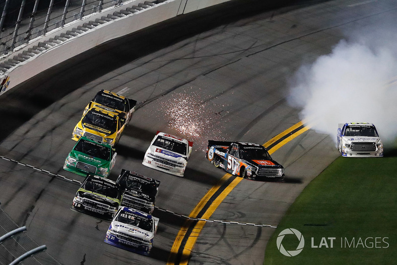 7. NASCAR Truck. Джонни Саутер и Джастин Хэйли – 0,098 секунды
