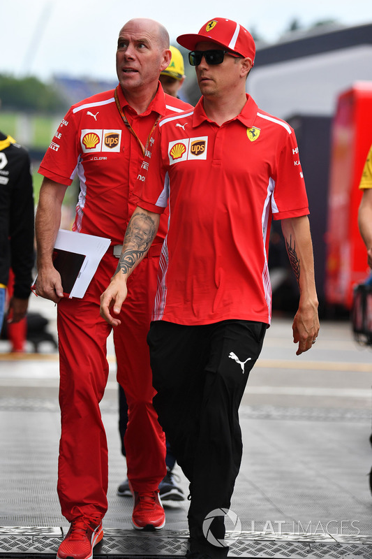 Kimi Raikkonen, and Jock Clear, Ferrari Chief Engineer