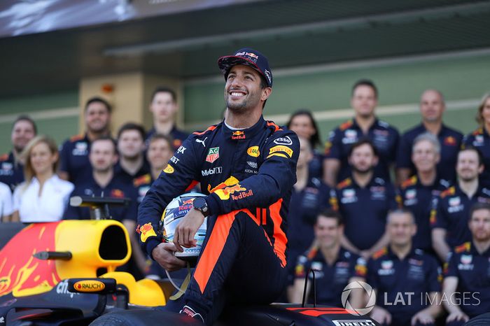 Daniel Ricciardo, Red Bull Racing en la foto de equipo de Red Bull Racing