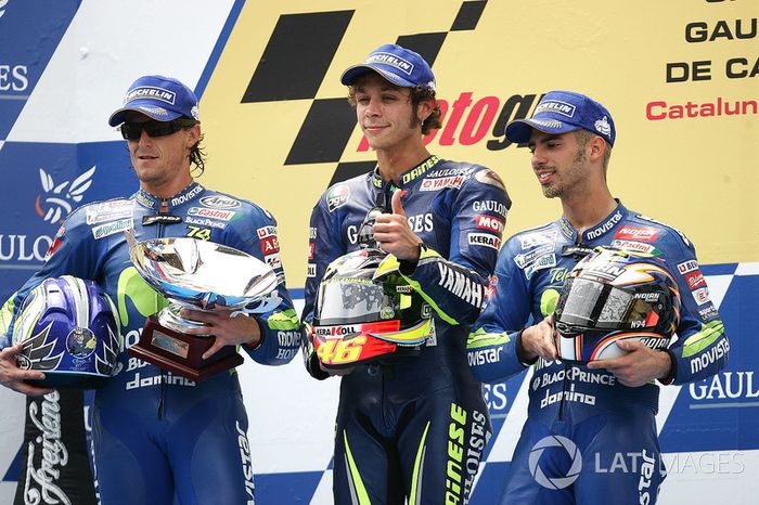 Podio: 1º Valentino Rossi, 2º Sete Gibernau, 3º Marco Melandri