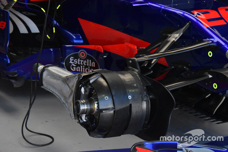 Scuderia Toro Rosso STR12 brake detail