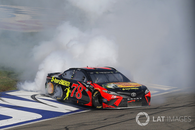 Race winner Martin Truex Jr., Furniture Row Racing, Toyota Camry Bass Pro Shops/5-hour ENERGY