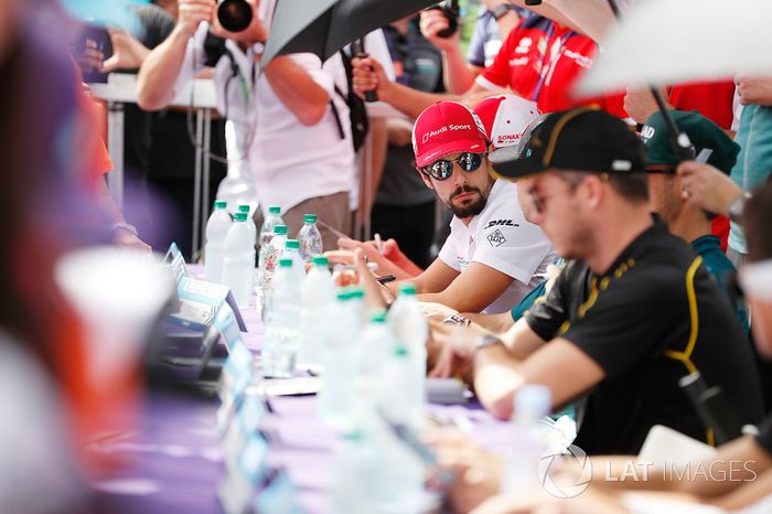 Lucas di Grassi, Audi Sport ABT Schaeffler, at the autograph session