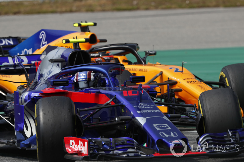 Pierre Gasly, Toro Rosso STR13, Stoffel Vandoorne, McLaren MCL33