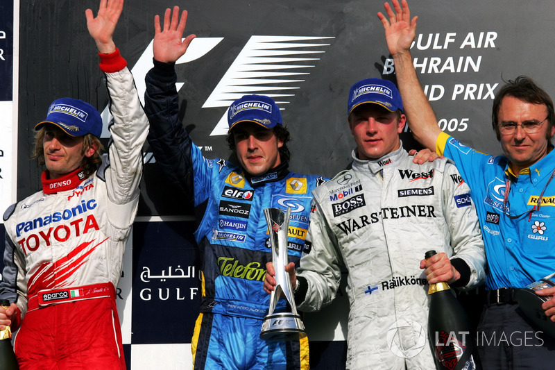 Podio: il secondo classificato Jarno Trulli Toyota, il vincitore della gara Fernando Alonso, Renault F1 Team, il terzo classificato Kimi Raikkonen, McLaren