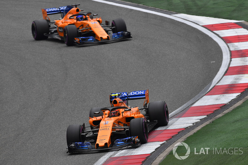 Stoffel Vandoorne, McLaren MCL33, Fernando Alonso, McLaren MCL33