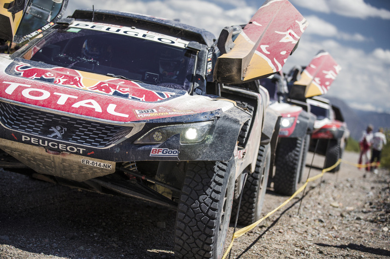 Peugeot cambia el discurso y ya sí se decanta por Sainz