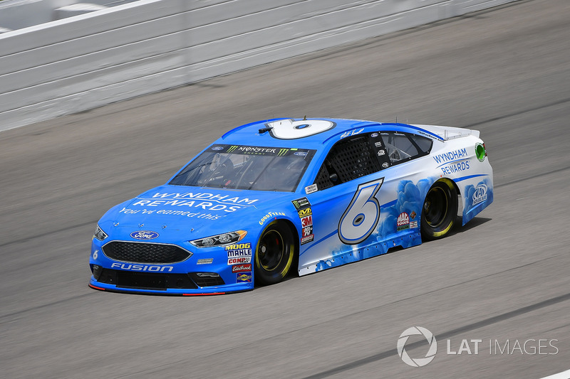 35. Matt Kenseth, Roush Fenway Racing, Ford Fusion Wyndham Rewards