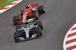 Lewis Hamilton, Mercedes AMG F1 W09, Sebastian Vettel, Ferrari SF71H