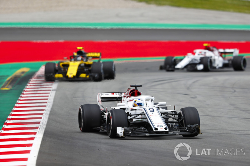 Marcus Ericsson, Sauber C37, Carlos Sainz Jr., Renault Sport F1 Team R.S. 18, Charles Leclerc, Saube