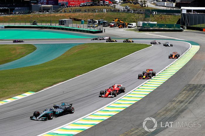 Valtteri Bottas, Mercedes-Benz F1 W08, Kimi Raikkonen, Ferrari SF70H