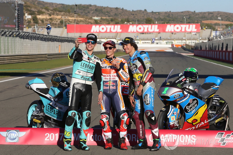 Los campeones de las tres categorías: Moto3 campeón Joan Mir, Leopard Racing MotoGP campeón Marc Márquez, Repsol Honda Team, Moto2 campeón, Franco Morbidelli, Marc VDS