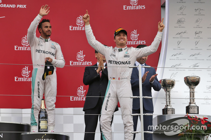 1. Nico Rosberg, Mercedes AMG F1, mit 3. Lewis Hamilton, Mercedes AMG F1