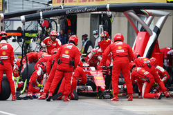 Кімі Райкконен, Ferrari SF16-H, робить піт-стоп