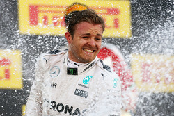Podium: winner Nico Rosberg, Mercedes AMG F1 Team celebrates with the champagne
