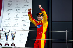 Podio: il vincitore Jordan King, Racing Engineering