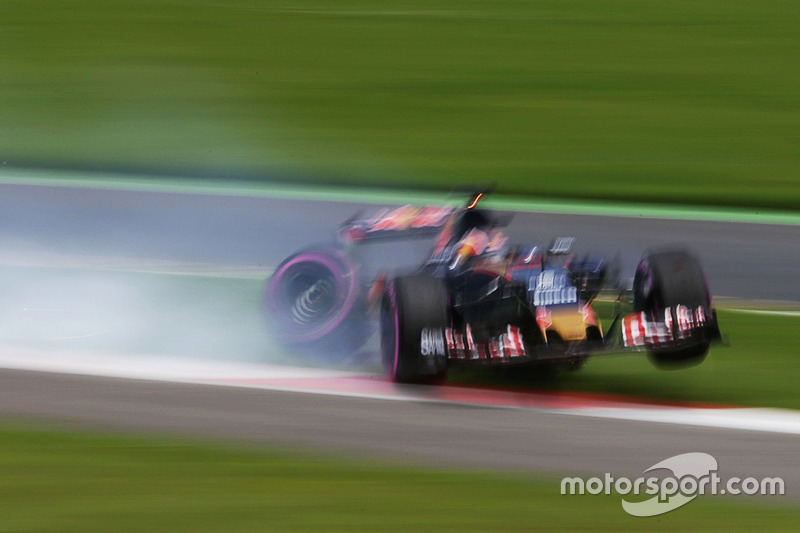 Daniil Kvyat, Scuderia Toro Rosso in trouble