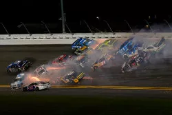 Massive wreck on Lap 90