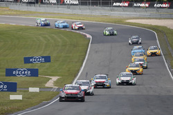 Старт: Хосе-Мария Лопес, Citroën World Touring Car Team, Citroën C-Elysée WTCC лидирует