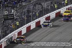 Kyle Busch, Joe Gibbs Racing conquista la vittoria