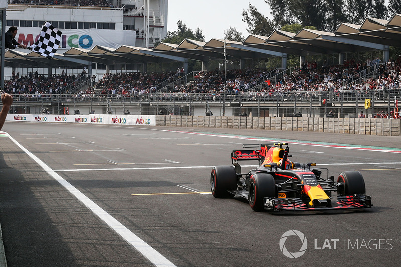 Race winner Max Verstappen, Red Bull Racing RB13 takes the chequered flag