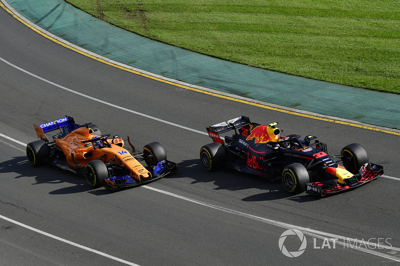 Max Verstappen, Red Bull Racing RB14 and Fernando Alonso, McLaren MCL33