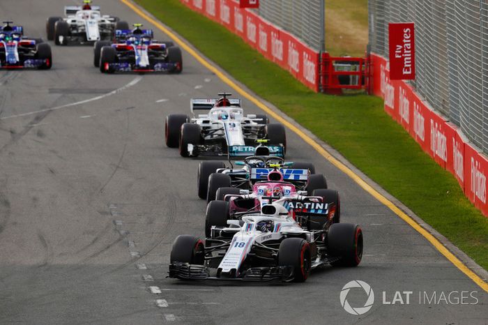 Lance Stroll, Williams FW41 Mercedes, Esteban Ocon, Force India VJM11 Mercedes, y Valtteri Bottas, Mercedes AMG F1 W09