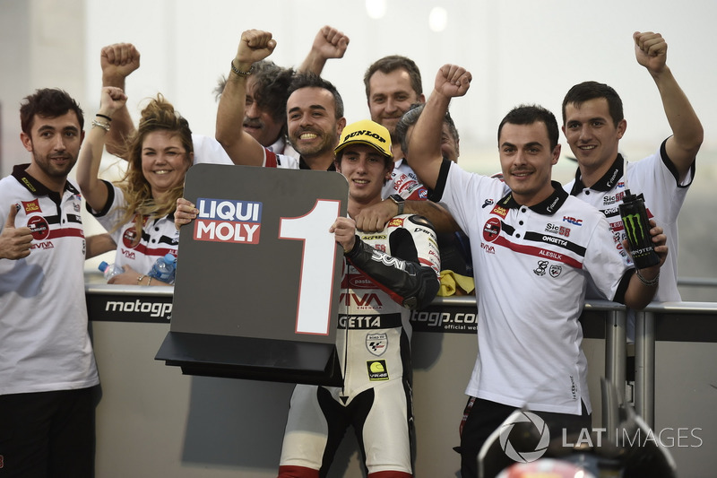 Na Moto3, Niccolo Antonelli superou o favorito dos treinos, Jorge Martin, por apenas 0s001 para conquistar a primeira pole position da temporada 2018. Foi a primeira pole da equipe SIC58, fundada pelo pai do falecido piloto Marco Simoncelli.