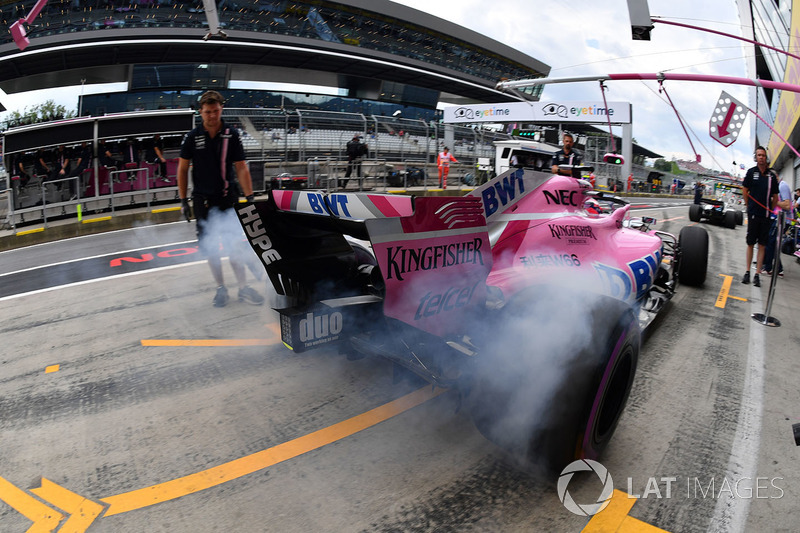 Sergio Perez, Force India VJM11 fait fumer ses gommes