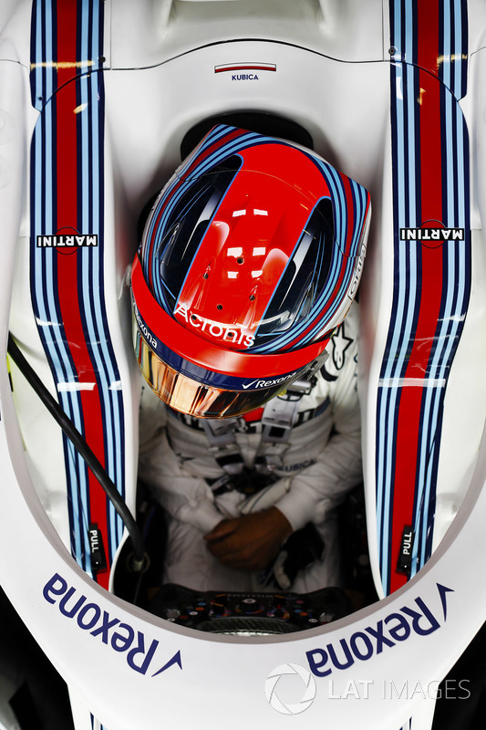 Robert Kubica, Williams Martini Racing, nell'abitacolo prima delle FP1
