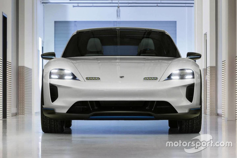 Porsche Mission E Cross Turismo