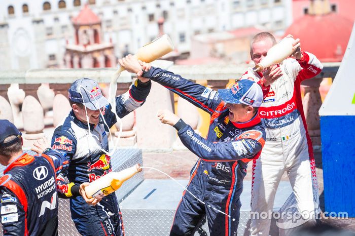 Podium: Sébastien Ogier, M-Sport Ford WRT y Dani Sordo, Hyundai Motorsport, Kris Meeke, Citroën World Rally Team