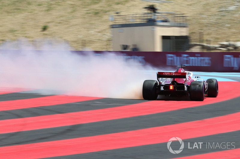 Marcus Ericsson, Sauber C37 choca en la PL1 y se incendia