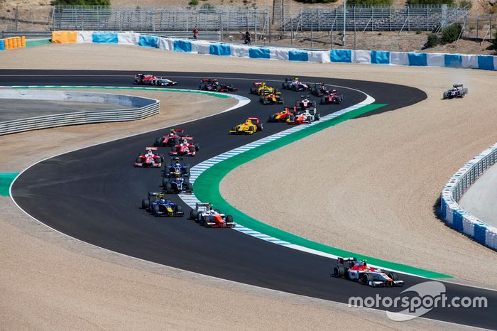 Alex Palou, Campos Racing, delante de Luca Ghiotto, RUSSIAN TIME