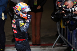 Max Verstappen, Red Bull Racing, célèbre sa troisième place dans le parc fermé