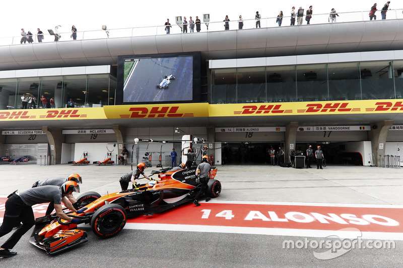 Fernando Alonso, McLaren MCL32, is wheeled back into his pit garage in the pit lane