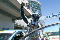 Racewinnaar Nicky Catsburg, Polestar Cyan Racing, Volvo S60 Polestar