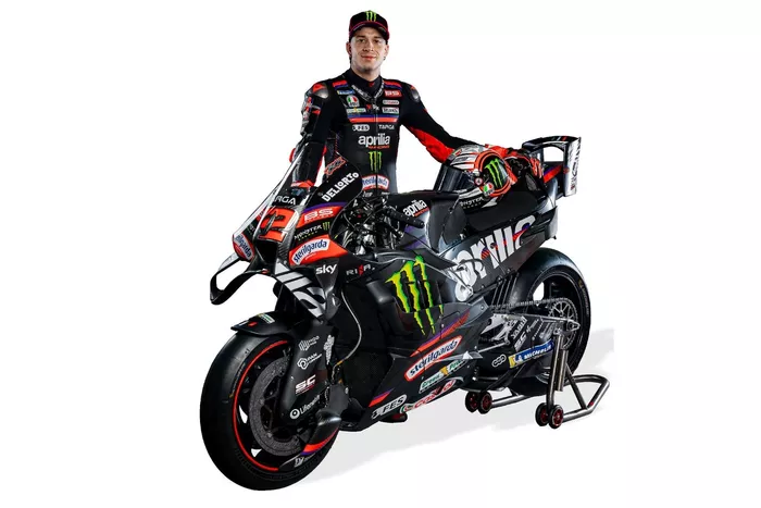 Marco Bezzecchi, con la decoración Aprilia Monster Energy
