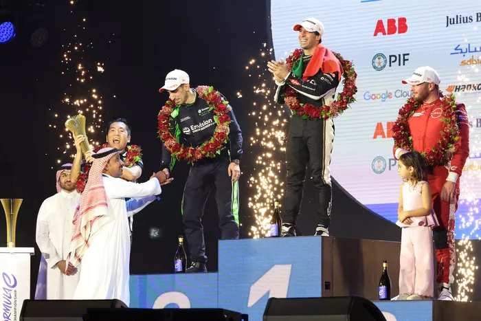 الفائز بالسباق أنطونيو فيليكس دا كوستا، جاكوار TCS Eacing، المركز الثاني سيباستيان بويمي، Envision Racing، المركز الثالث أوليفر رولاند، فريق نيسان فورمولا E