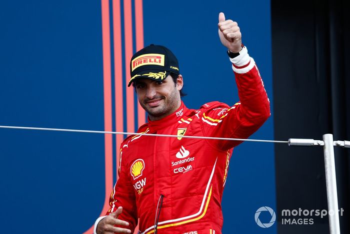 Carlos Sainz, Scuderia Ferrari, 3ª posición, sube al podio