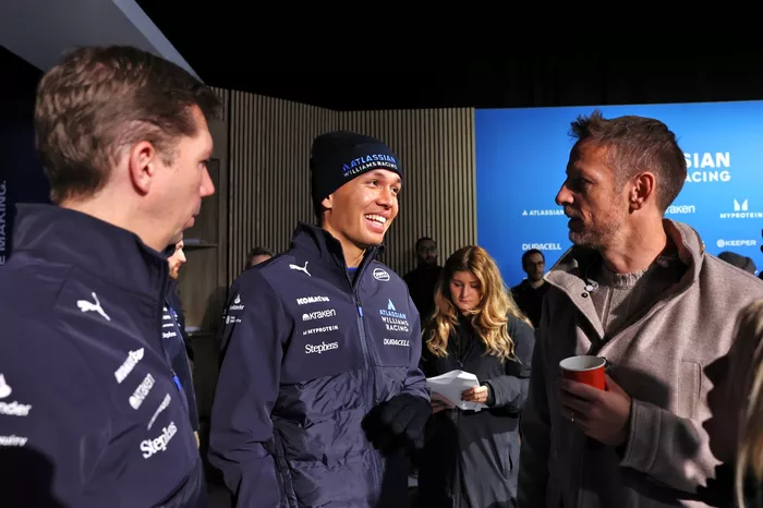 James Vowles, Team Principal Williams con Alex Albon, Williams e Jenson Button, presentatore di Sky Sports F1 / consigliere senior di Williams Racing