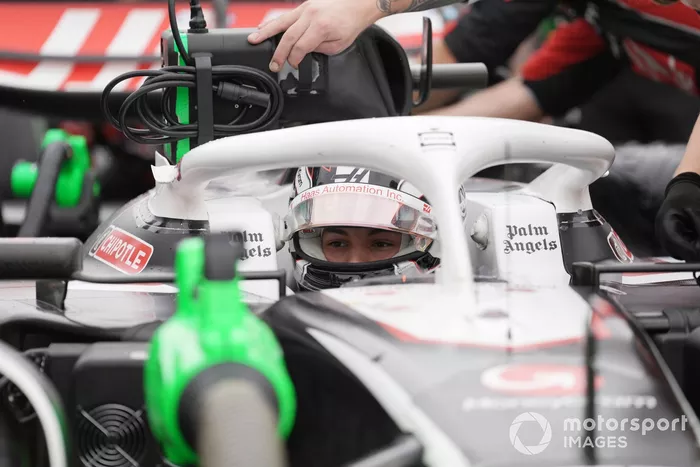 Oliver Bearman, Haas VF-24, arrives on the grid